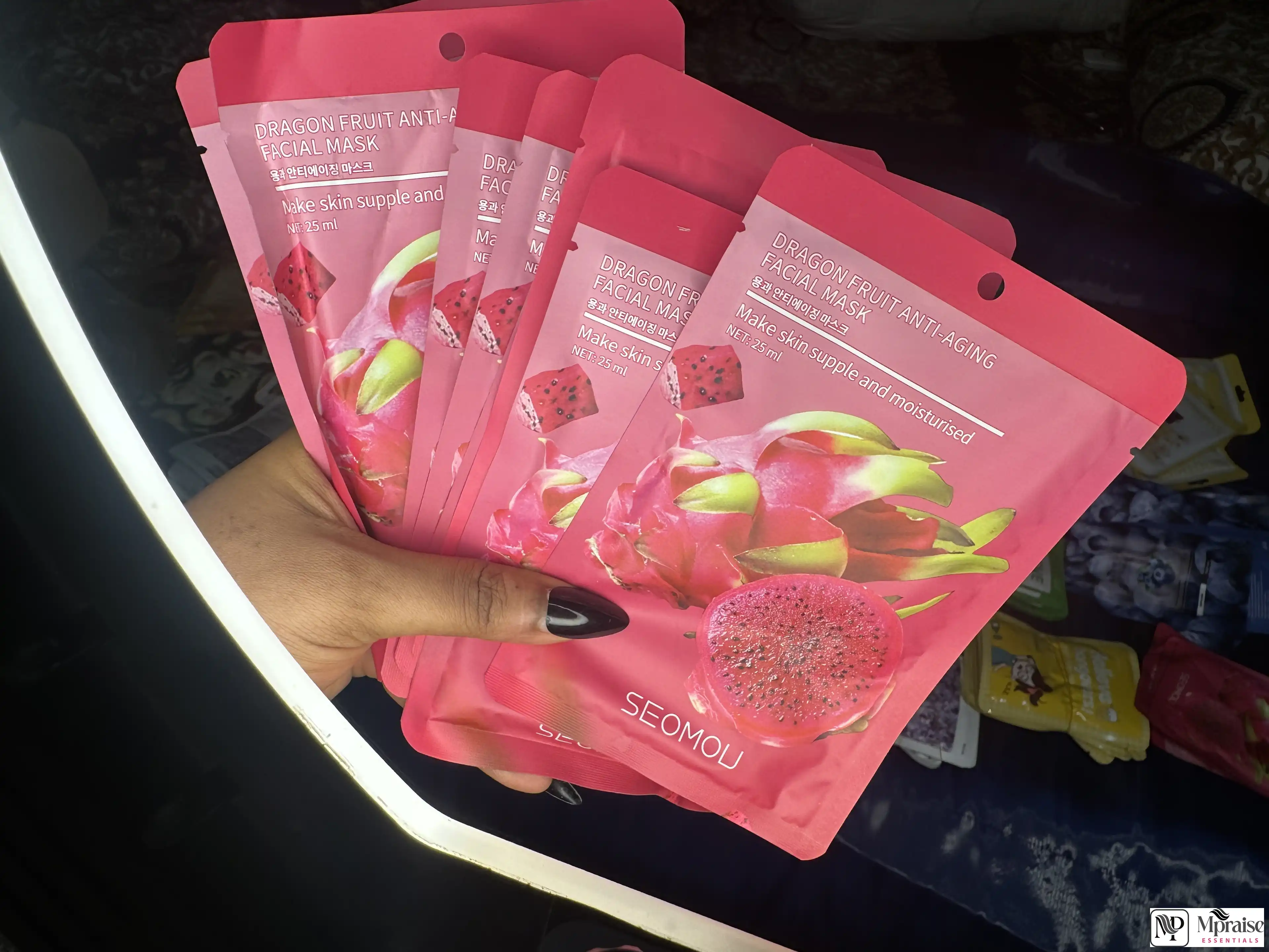 Moisturizing and hydrating face sheet