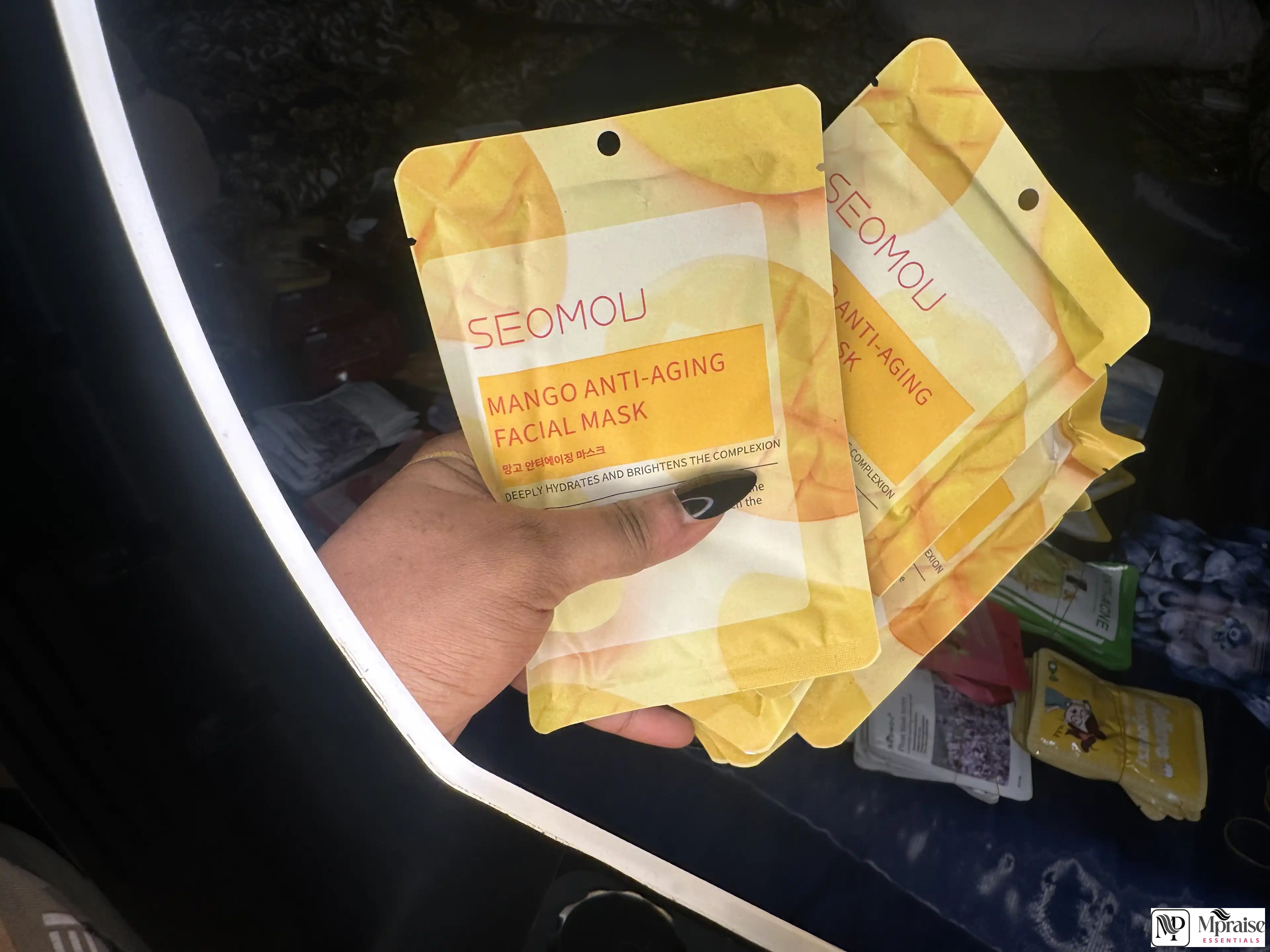 Moisturizing and hydrating face sheet