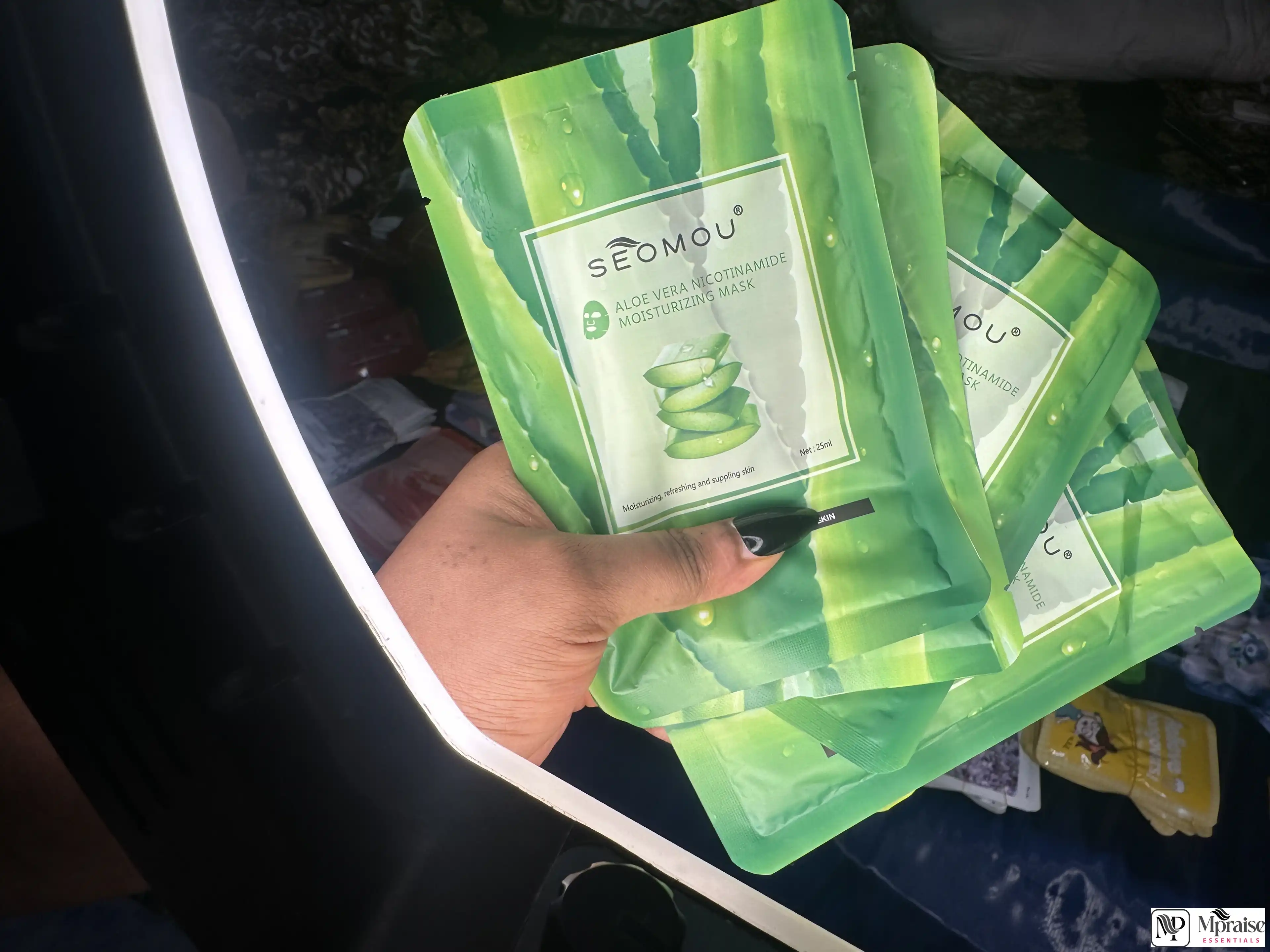 Moisturizing and hydrating face sheet