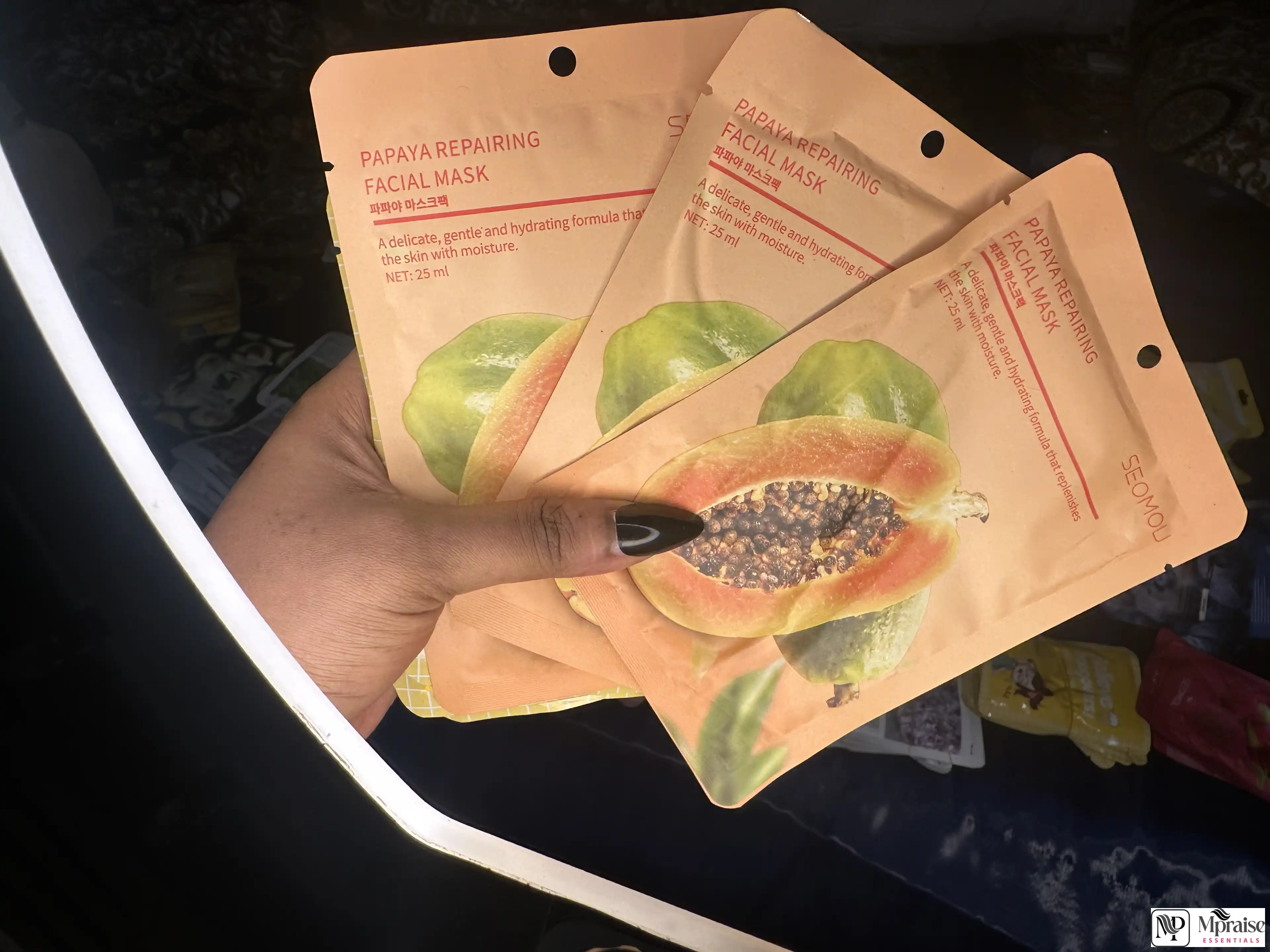 Moisturizing and hydrating face sheet