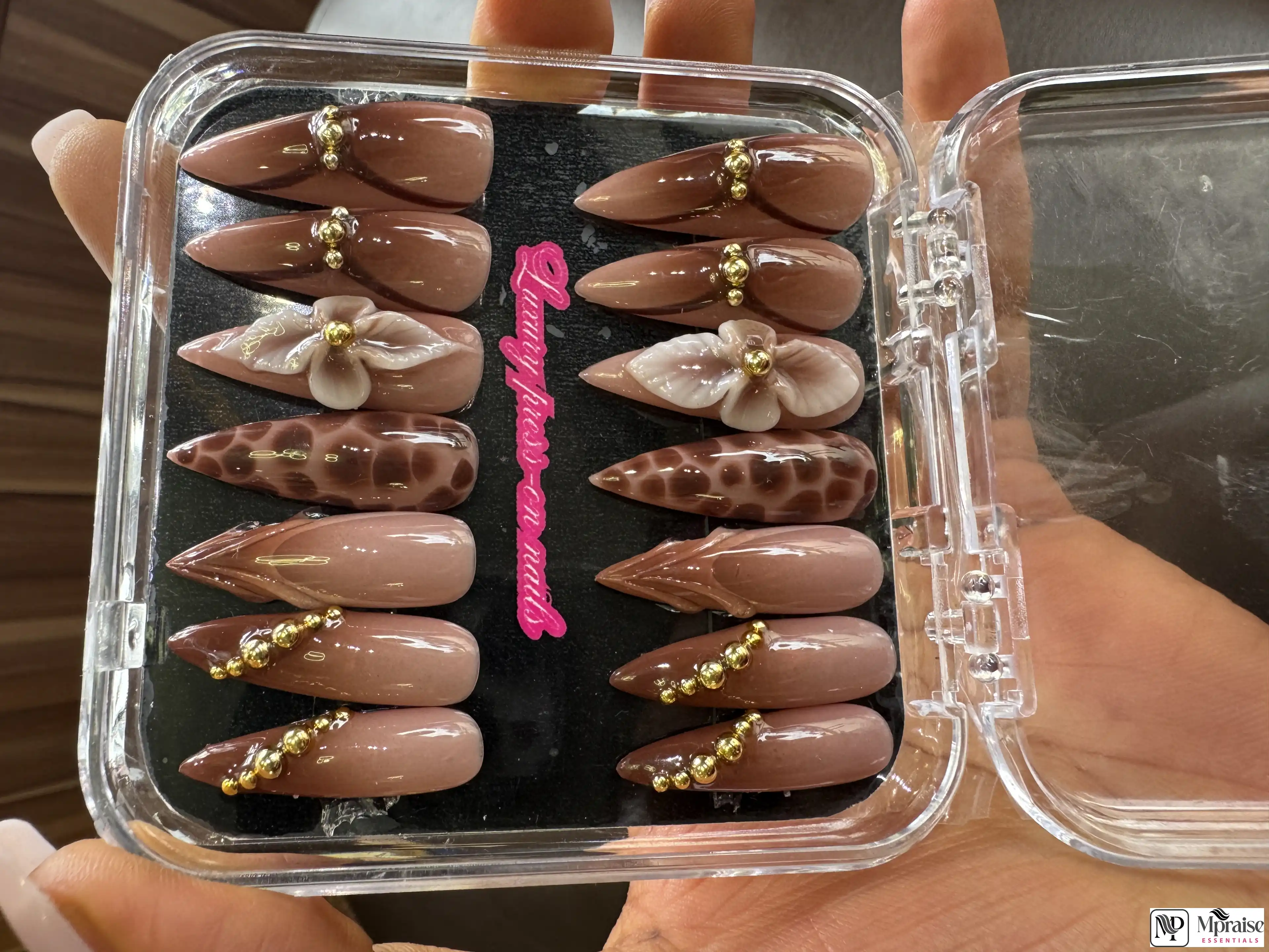 Press on nails
