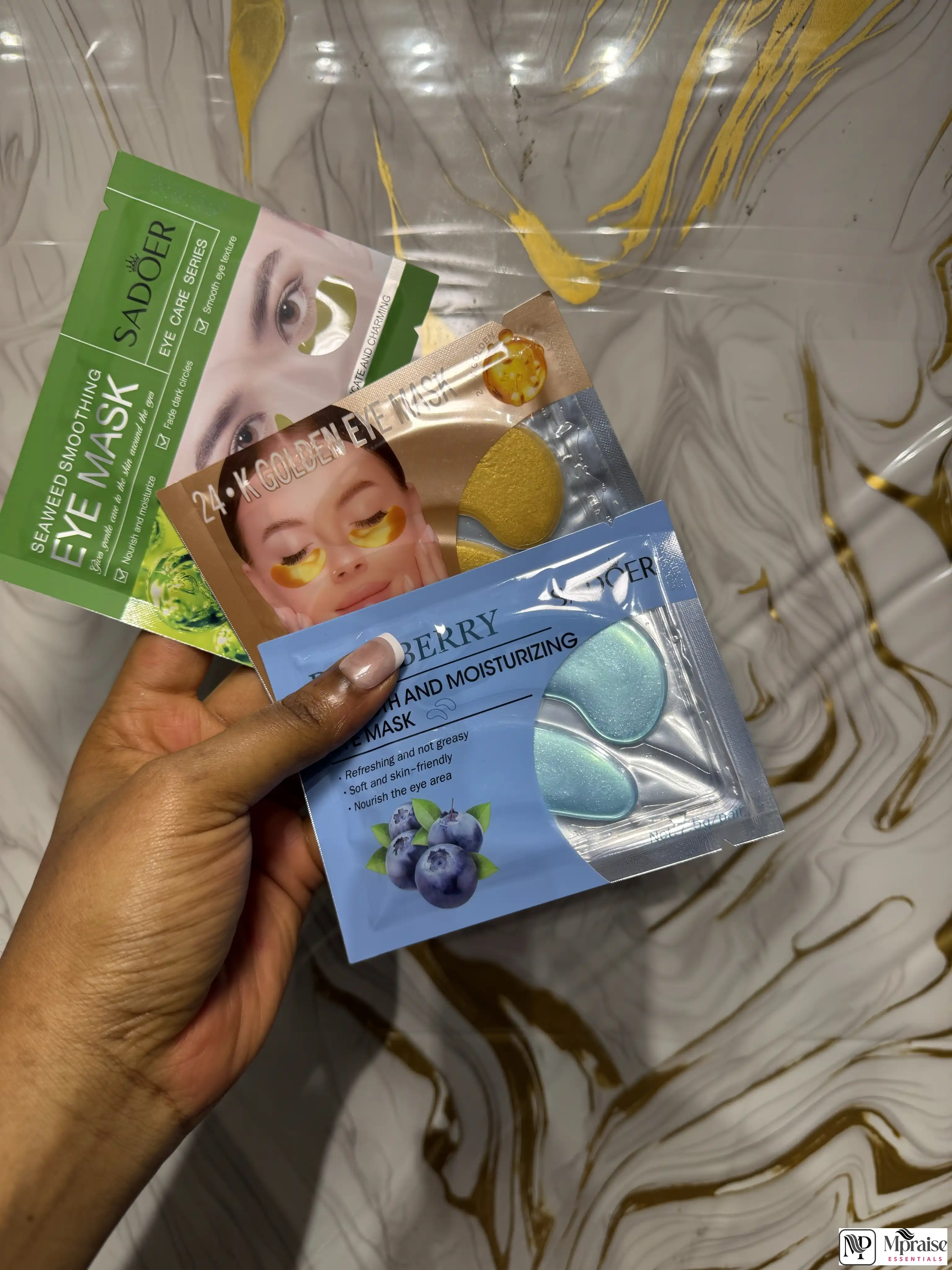 Moisturizing eye mask