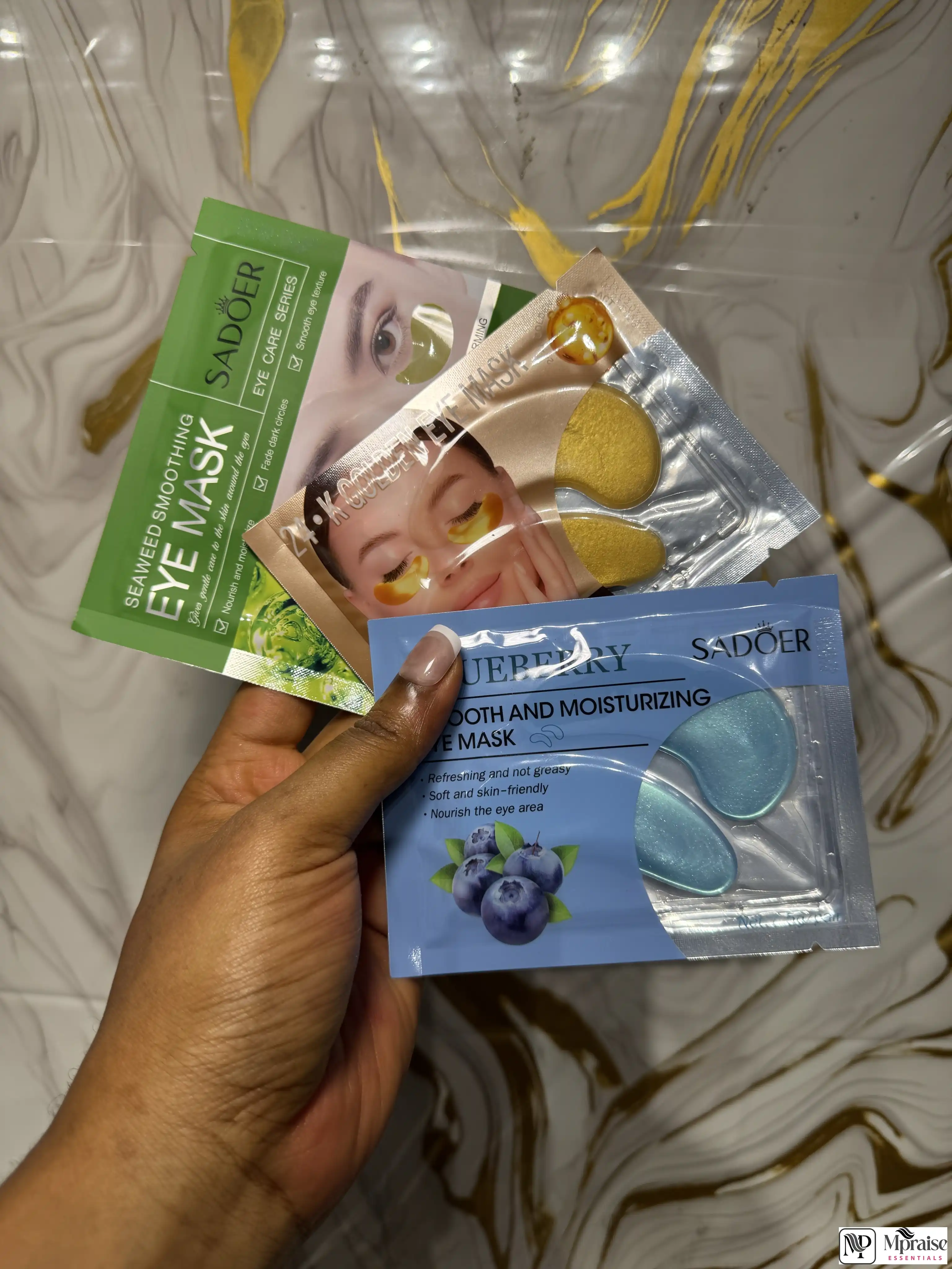 Moisturizing eye mask